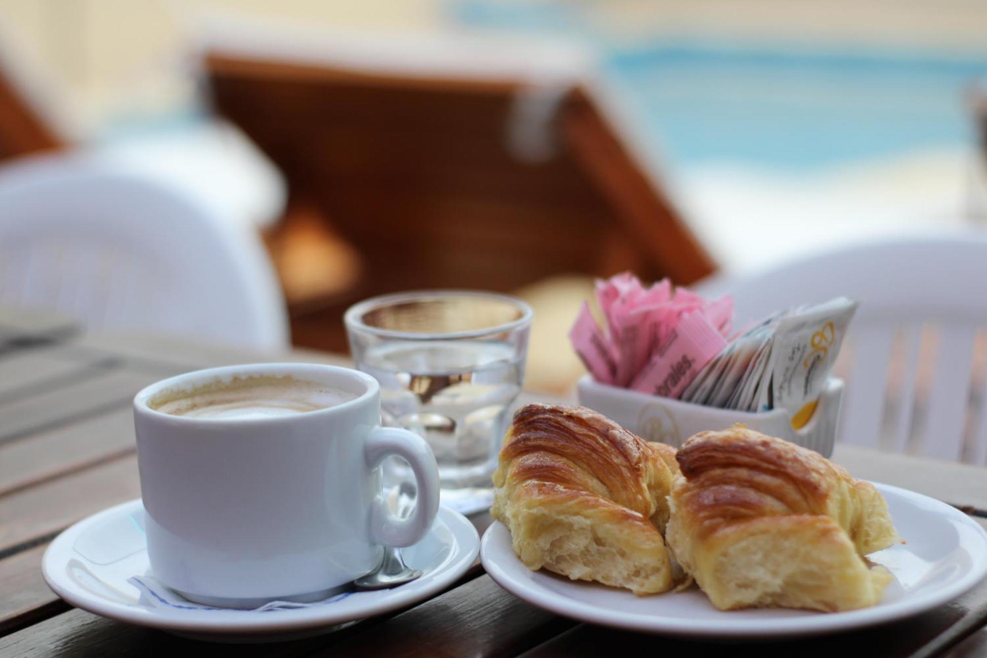 Hotel Bella Costa Ла Лусила дел Мар Екстериор снимка